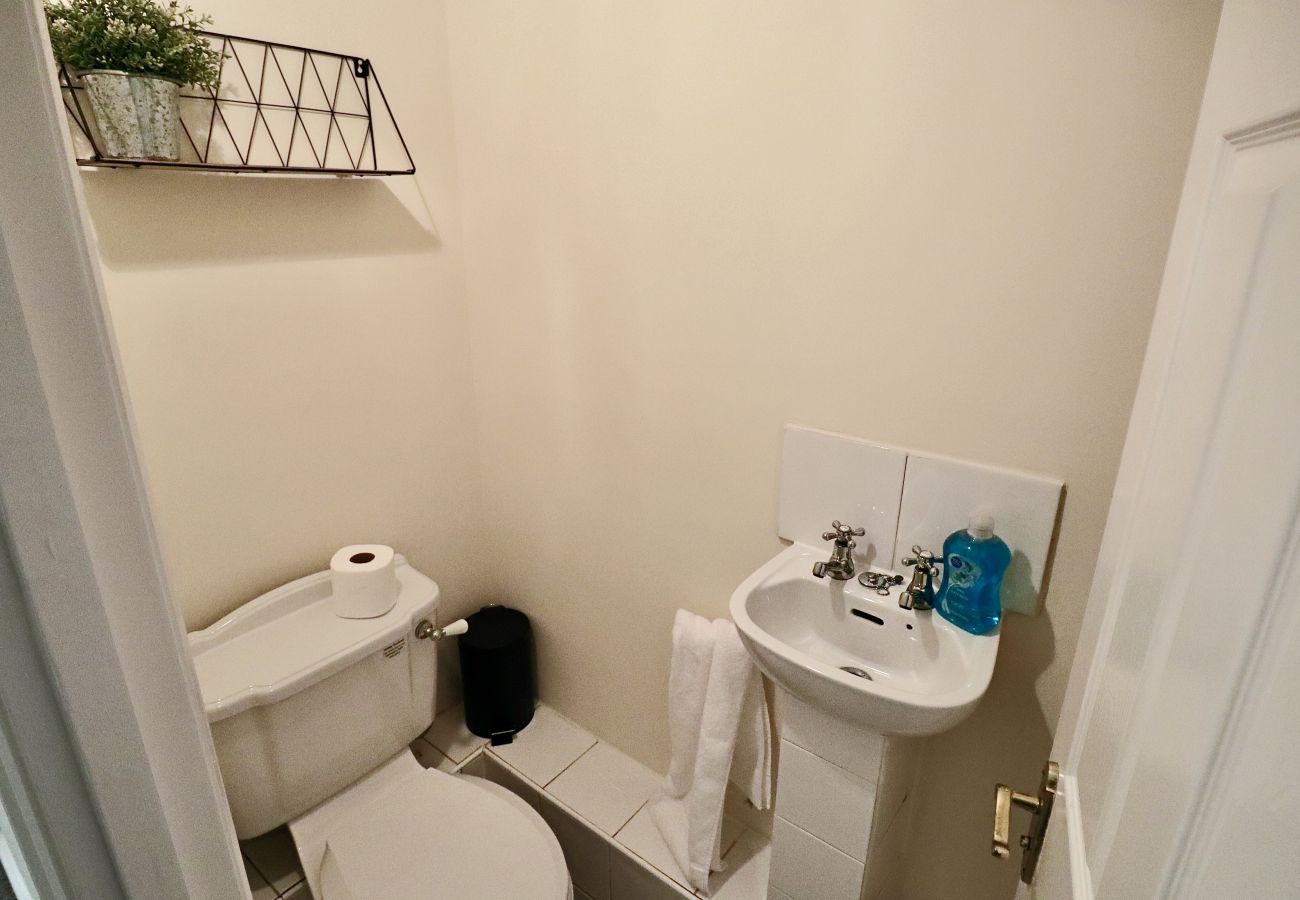 Apartment in Ascot - Ascot 2 Bedroom Apartment with Parking