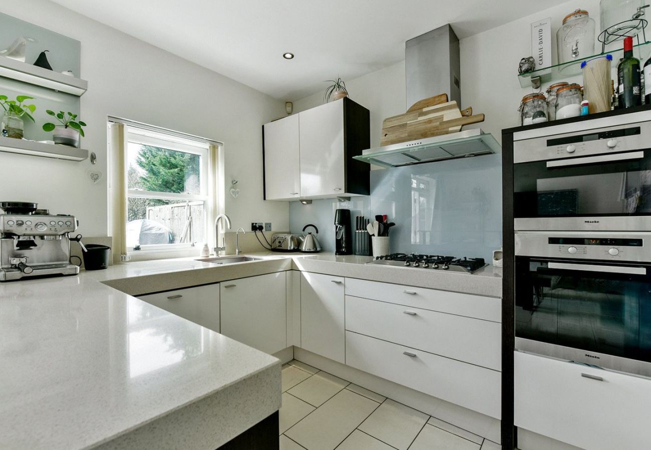 House in Windsor - Spacious 4 Bed House | 4 En-Suites | Windsor