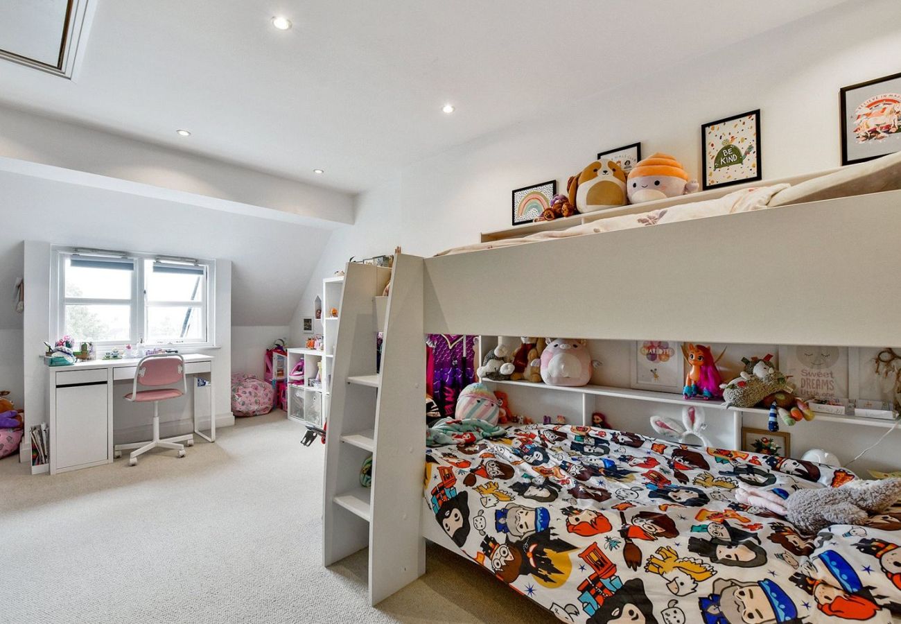 House in Windsor - Spacious 4 Bed House | 4 En-Suites | Windsor