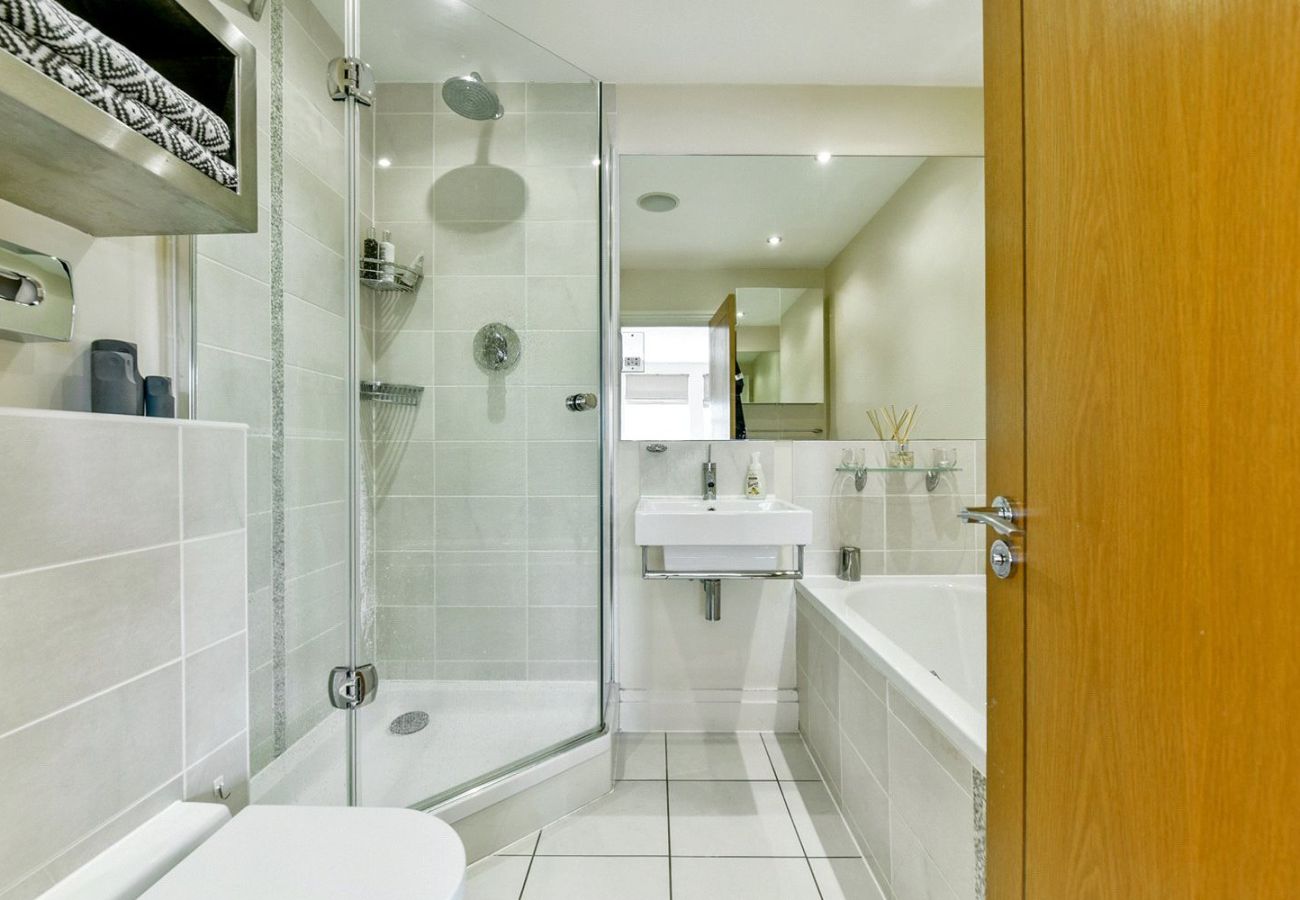 House in Windsor - Spacious 4 Bed House | 4 En-Suites | Windsor