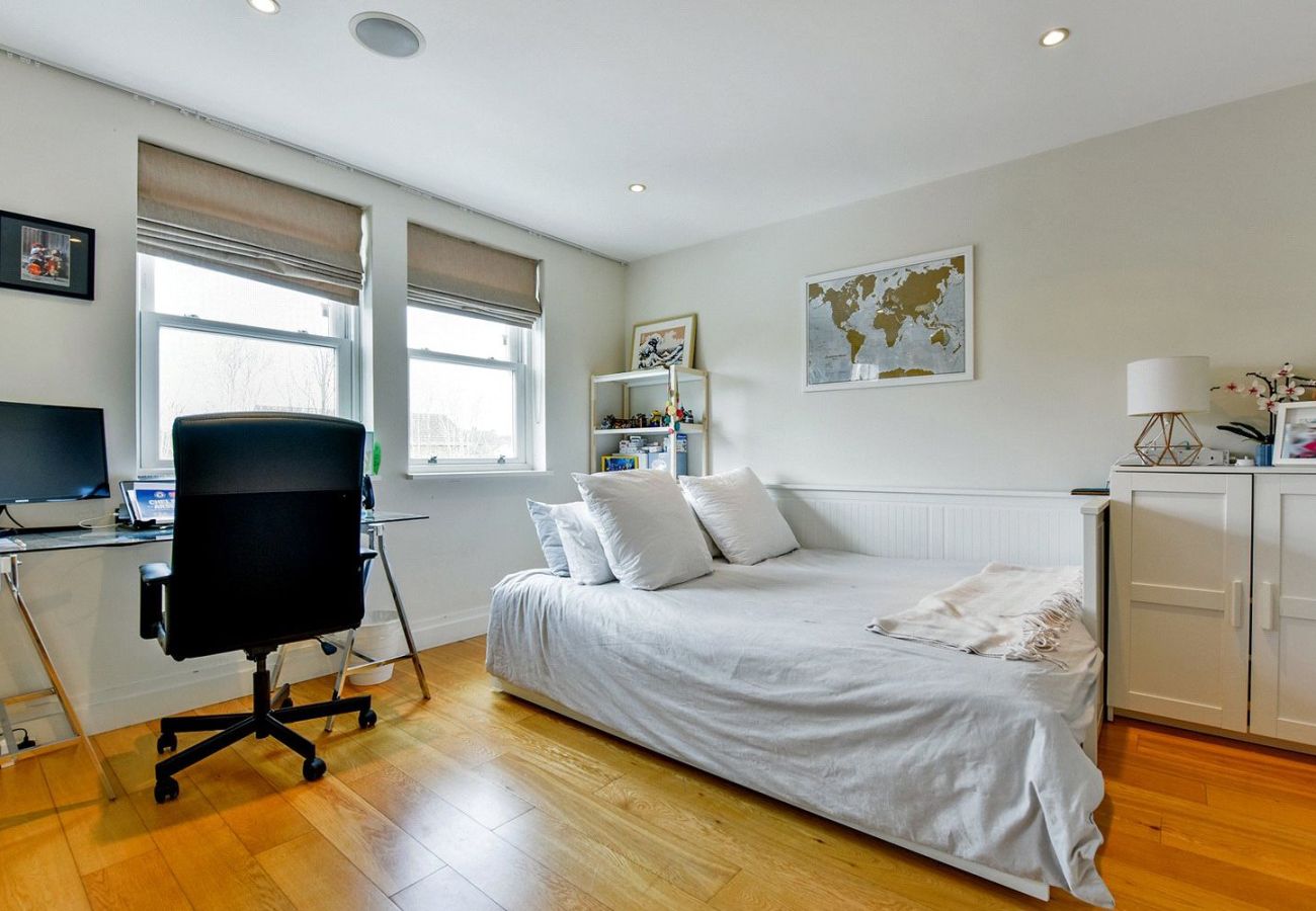 House in Windsor - Spacious 4 Bed House | 4 En-Suites | Windsor