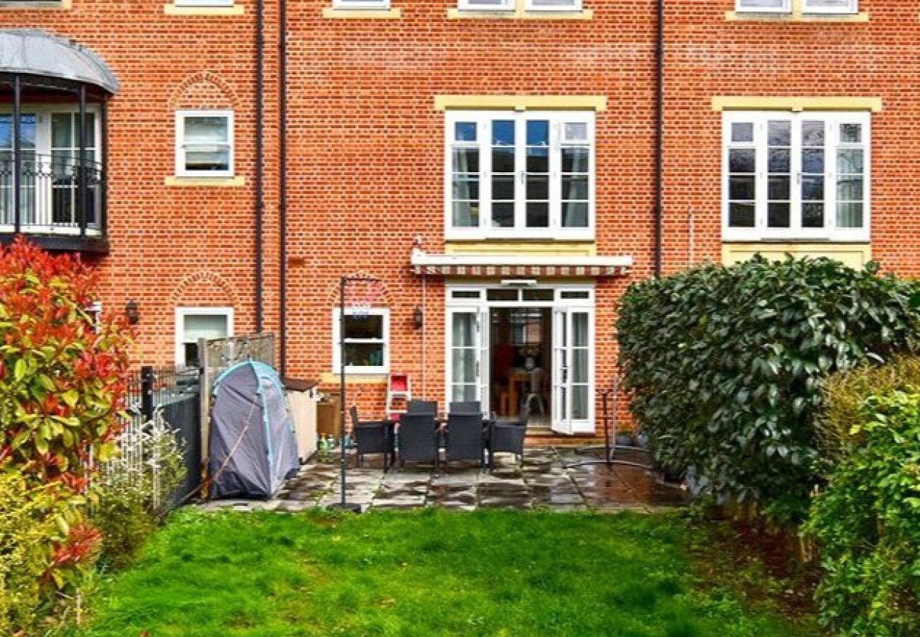 House in Windsor - Spacious 4 Bed House | 4 En-Suites | Windsor