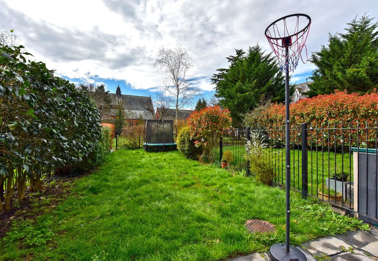 House in Windsor - Spacious 4 Bed House | 4 En-Suites | Windsor