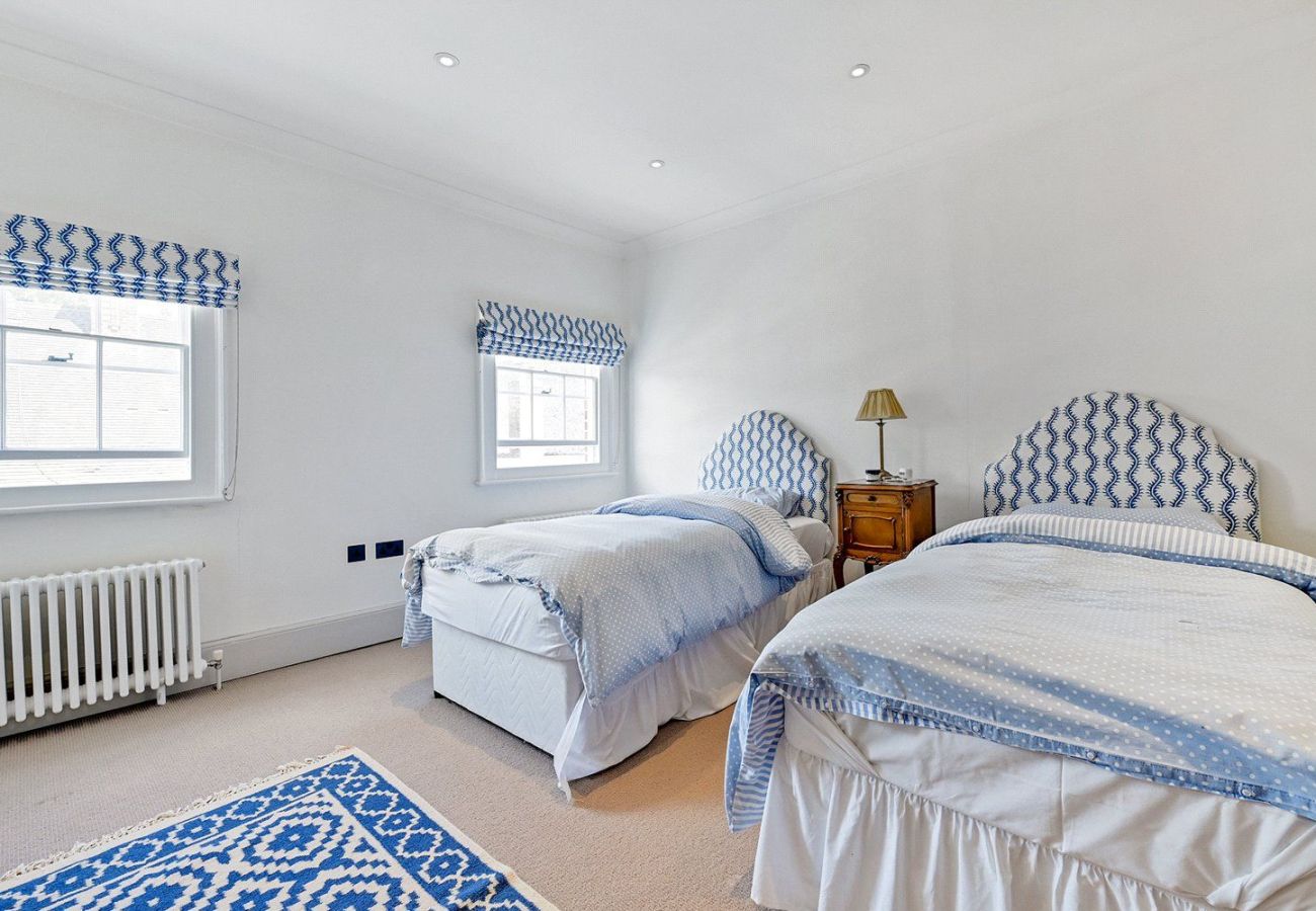 House in Windsor - Spacious 4 Bed House | Windsor