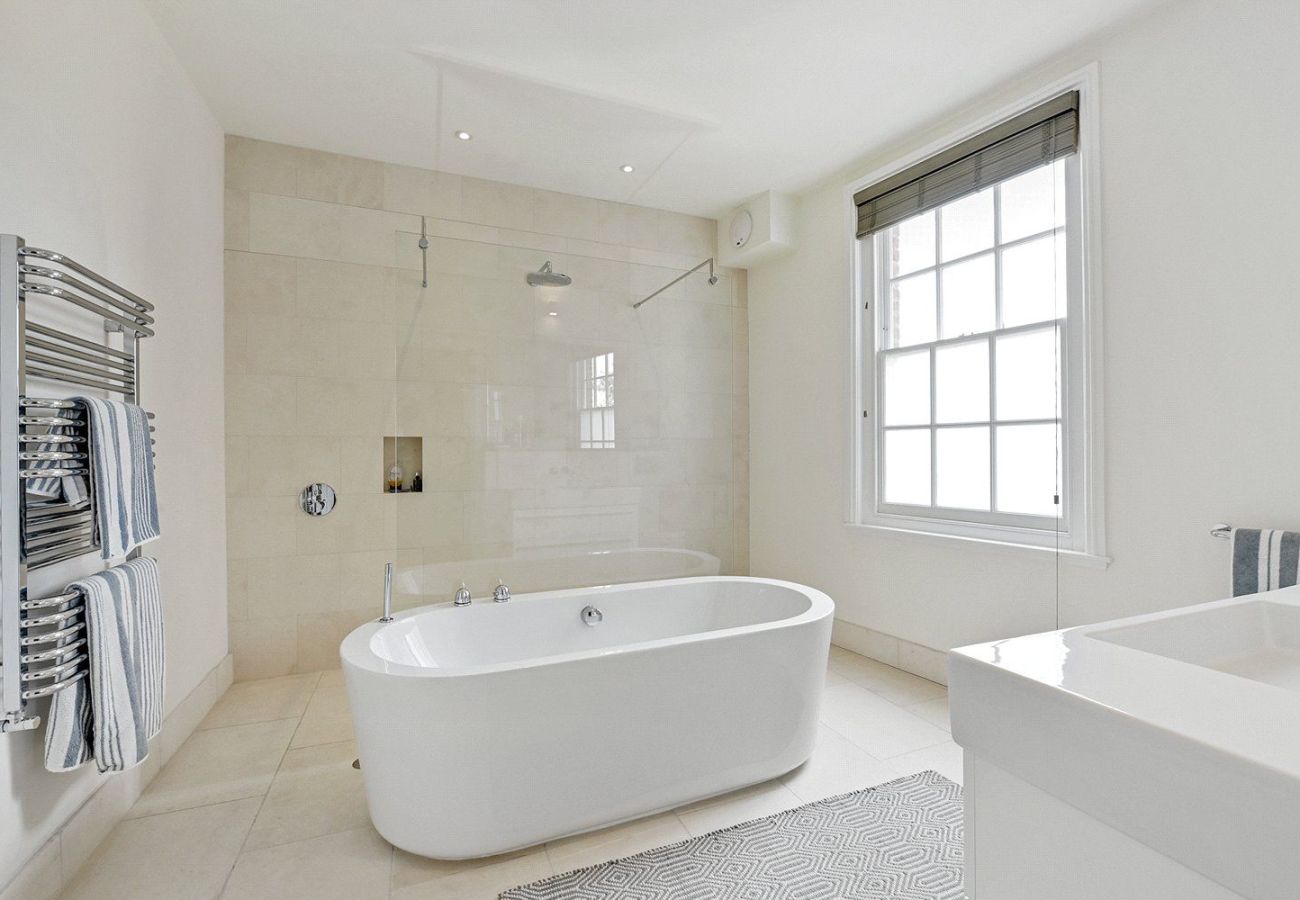 House in Windsor - Spacious 4 Bed House | Windsor