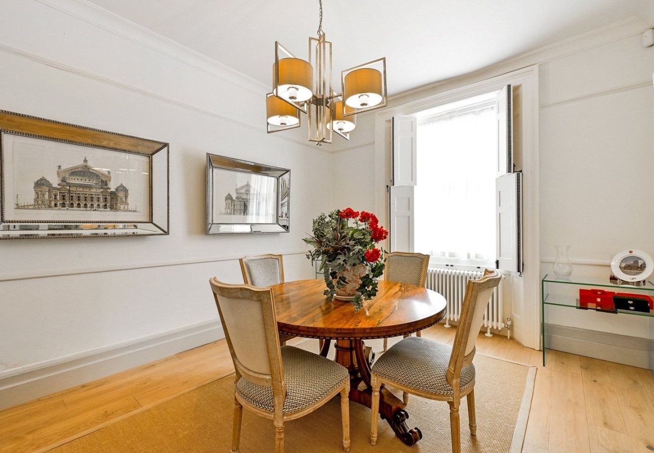 House in Windsor - Spacious 4 Bed House | Windsor