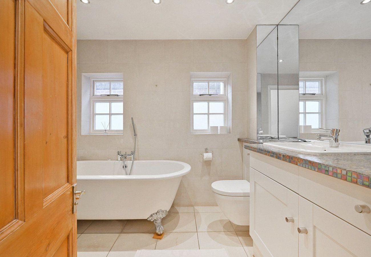 House in Windsor - Stylish 4 Bed House | Windsor