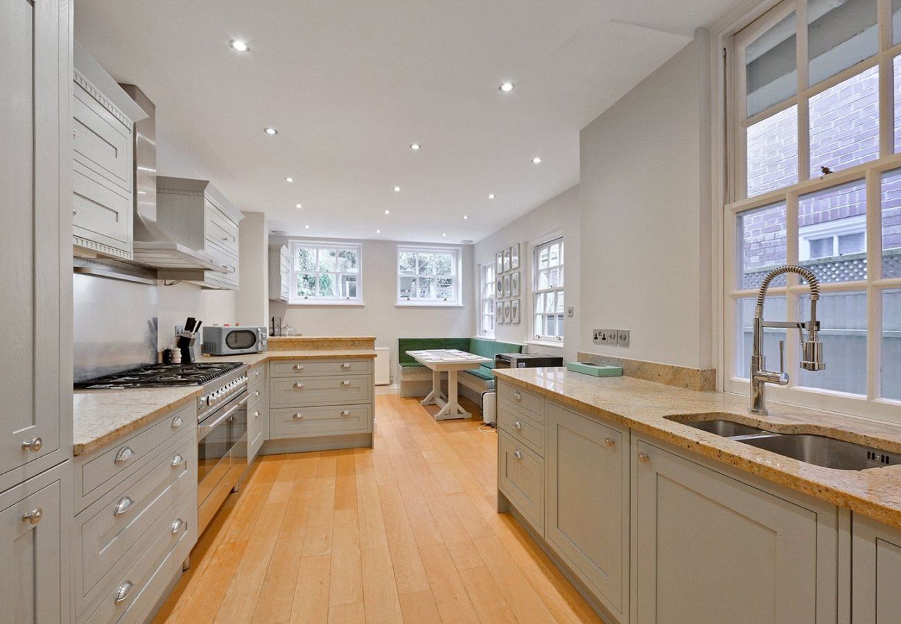 House in Windsor - Stylish 4 Bed House | Windsor