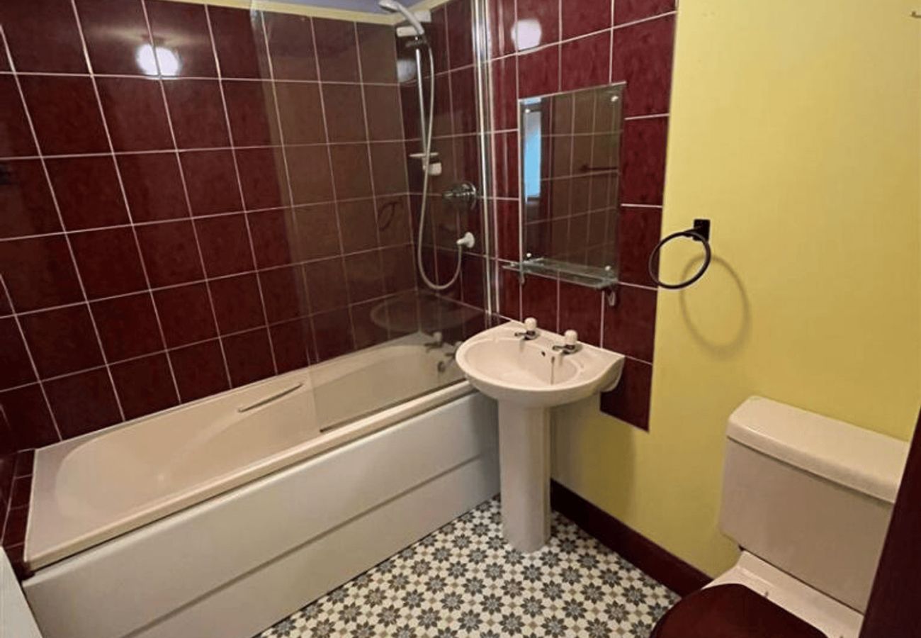 House in Cupar - 6 Bed & 6 Bath House | Falfield