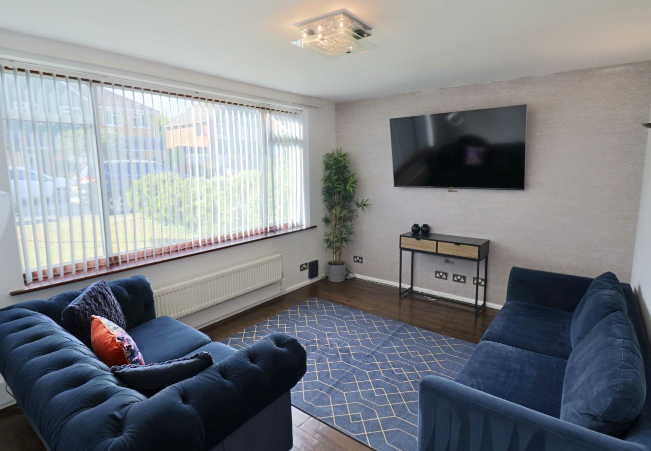 House in Ascot - 3 Bed Home with Driveway | Ascot