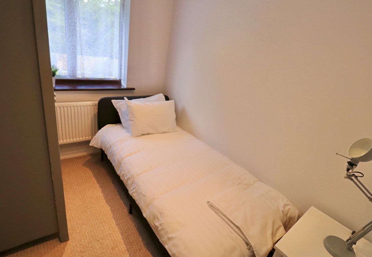 House in Ascot - 3 Bed Home with Driveway | Ascot