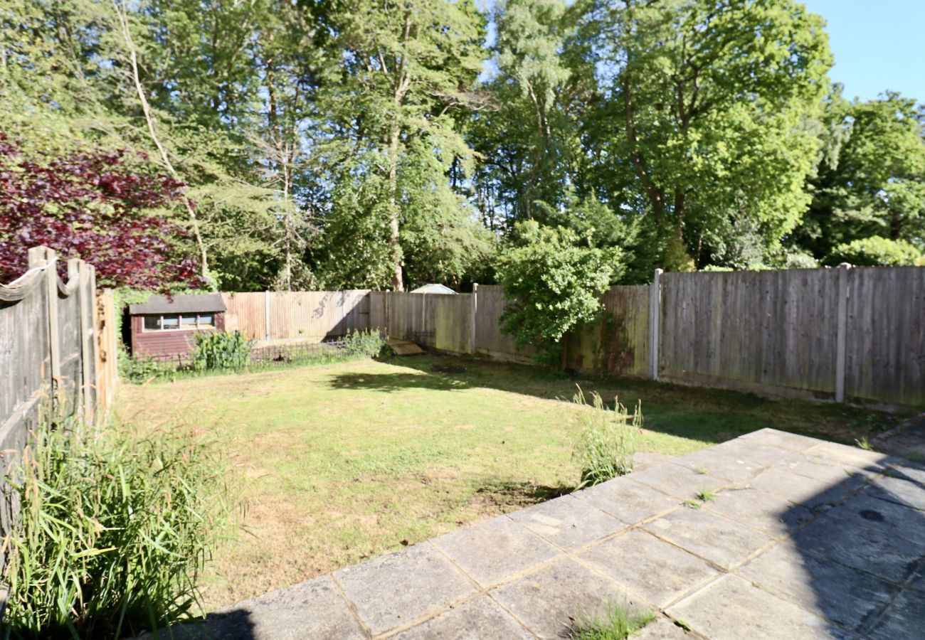 House in Ascot - 3 Bed Home with Driveway | Ascot
