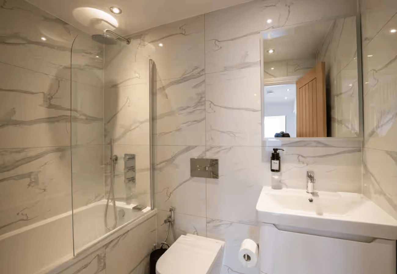 House in Taplow - Spacious New 5-Bed Home in Taplow