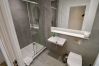 Apartment in Chertsey - Chertsey Modern 2-Bed Flat with Ensuite & Parking