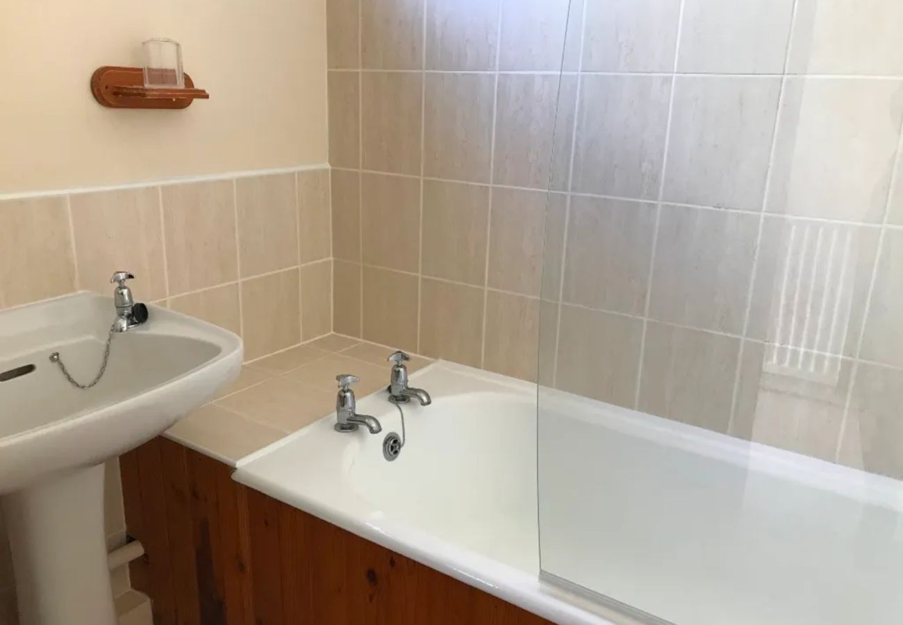 House in St Andrews - St Andrews 2 Bed Bungalow with Parking