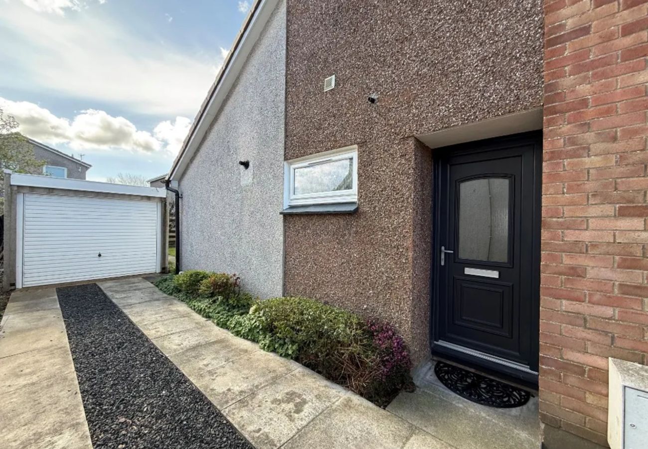 House in St Andrews - St Andrews 2 Bed Bungalow with Parking