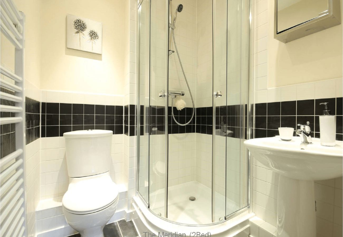 Apartment in Reading - Modern 4 Beds with Parking | Reading