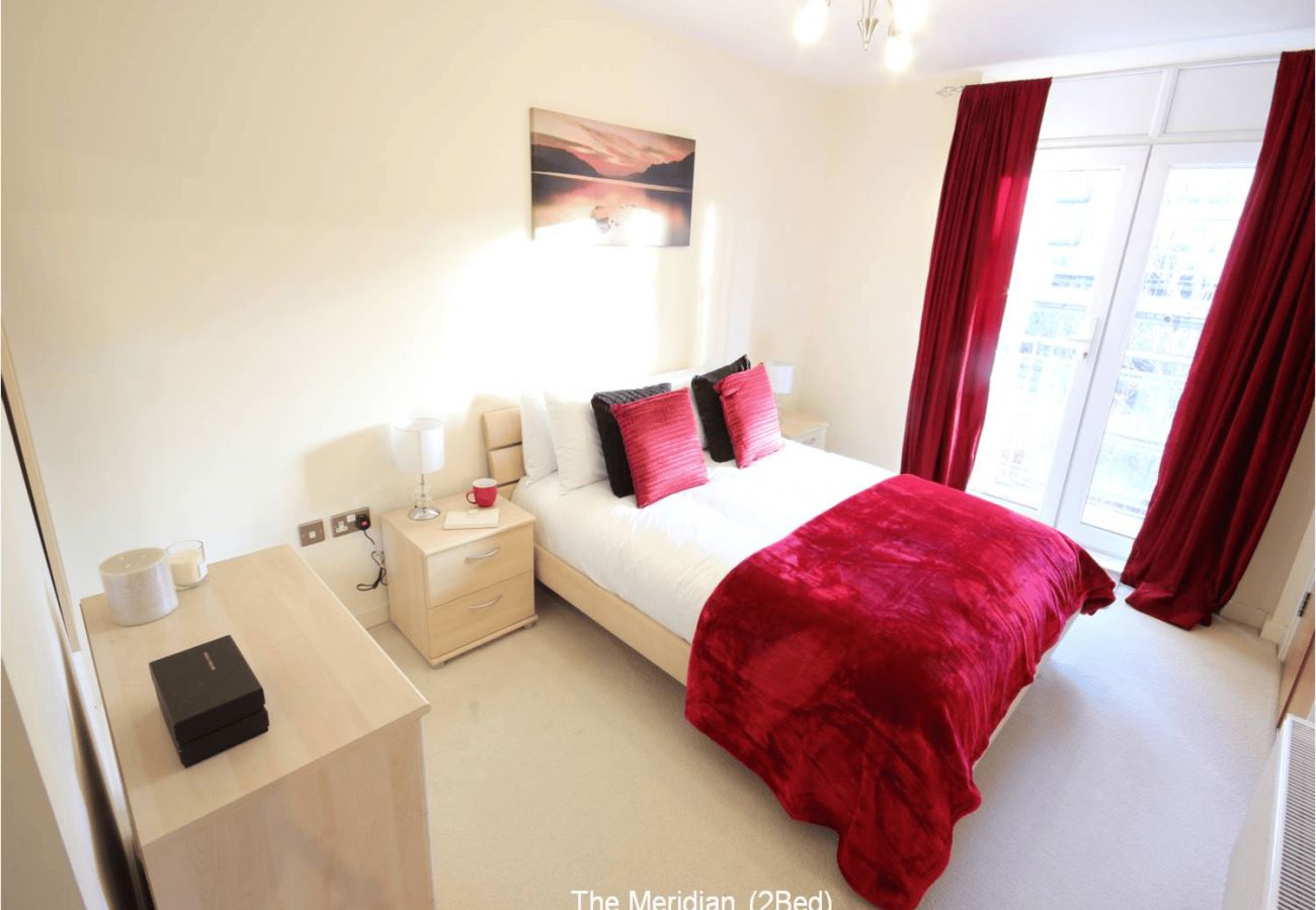 Apartment in Reading - Modern 4 Beds with Parking | Reading