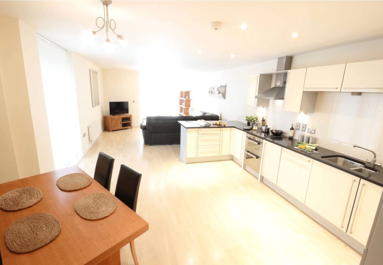 Apartment in Reading - Modern 4 Beds with Parking | Reading