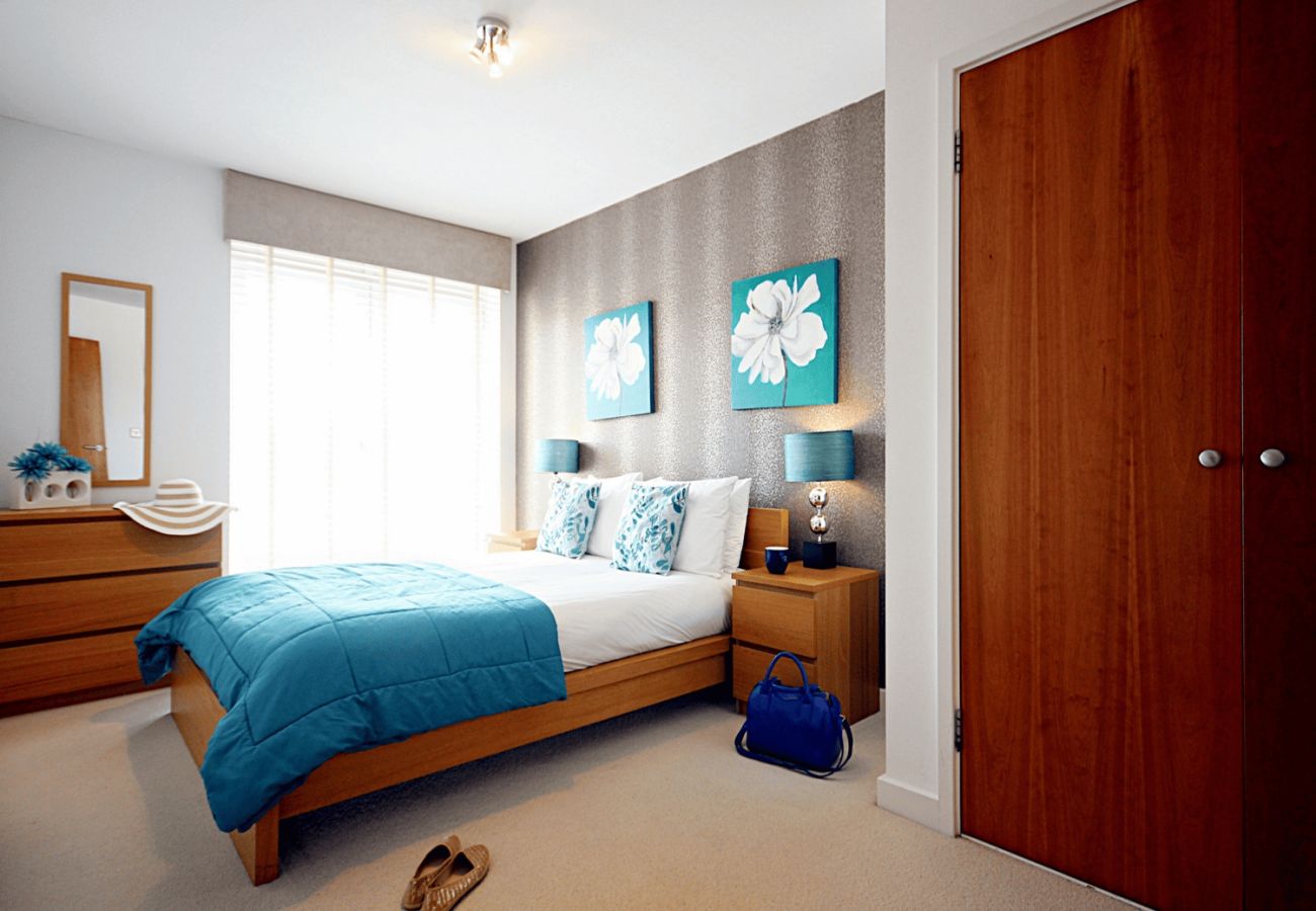 Apartment in Reading - Modern 4 Beds with Parking | Reading