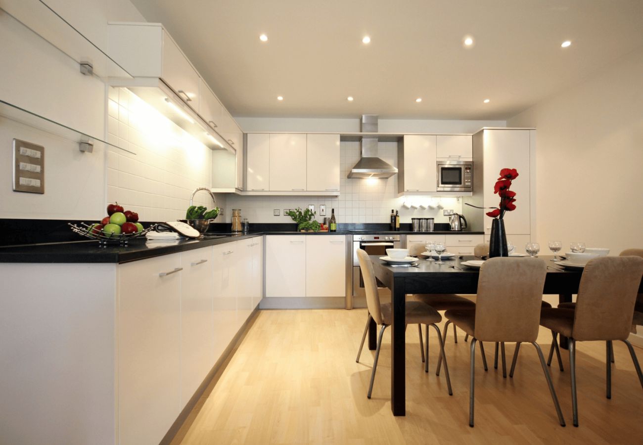 Apartment in Reading - Modern 4 Beds with Parking | Reading