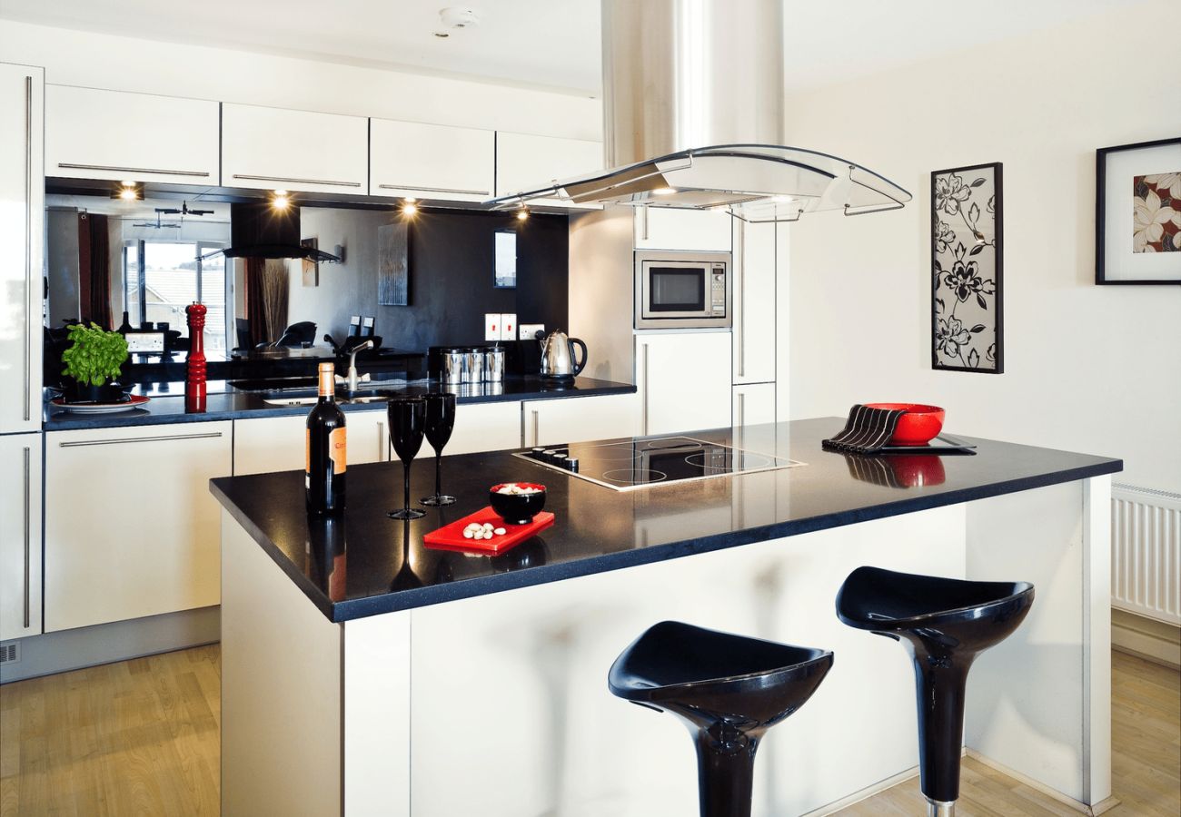 Apartment in Reading - Modern 4 Beds with Parking | Reading