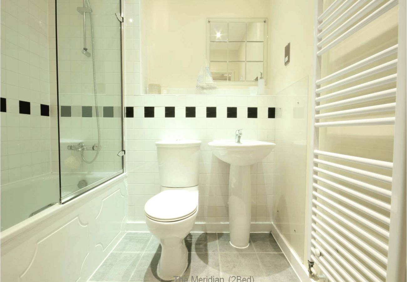 Apartment in Reading - Modern 4 Beds with Parking | Reading