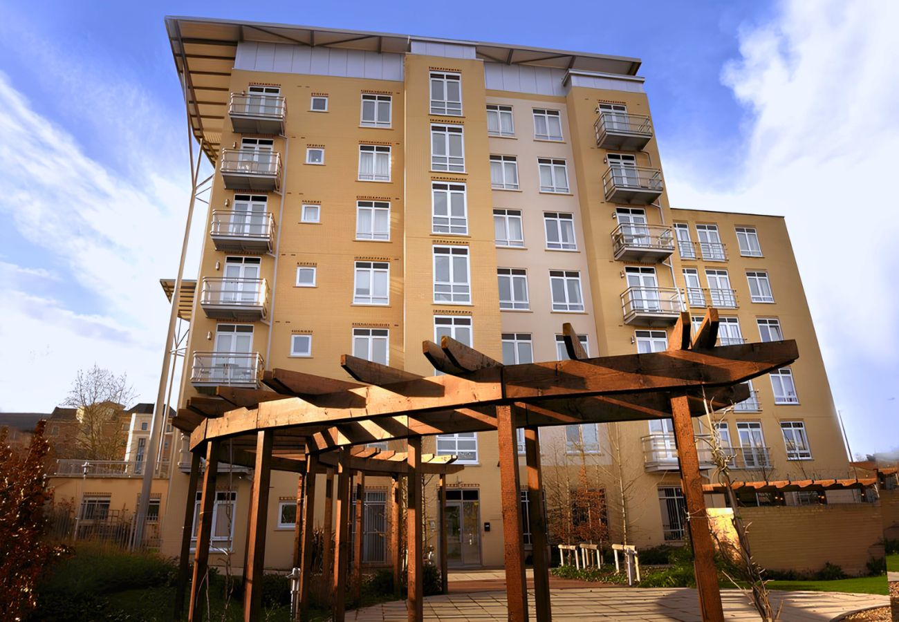 Apartment in Reading - Modern 4 Beds with Parking | Reading