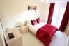 Apartment in Reading - Modern 4 Beds with Parking | Reading
