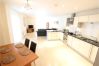 Apartment in Reading - Modern 4 Beds with Parking | Reading