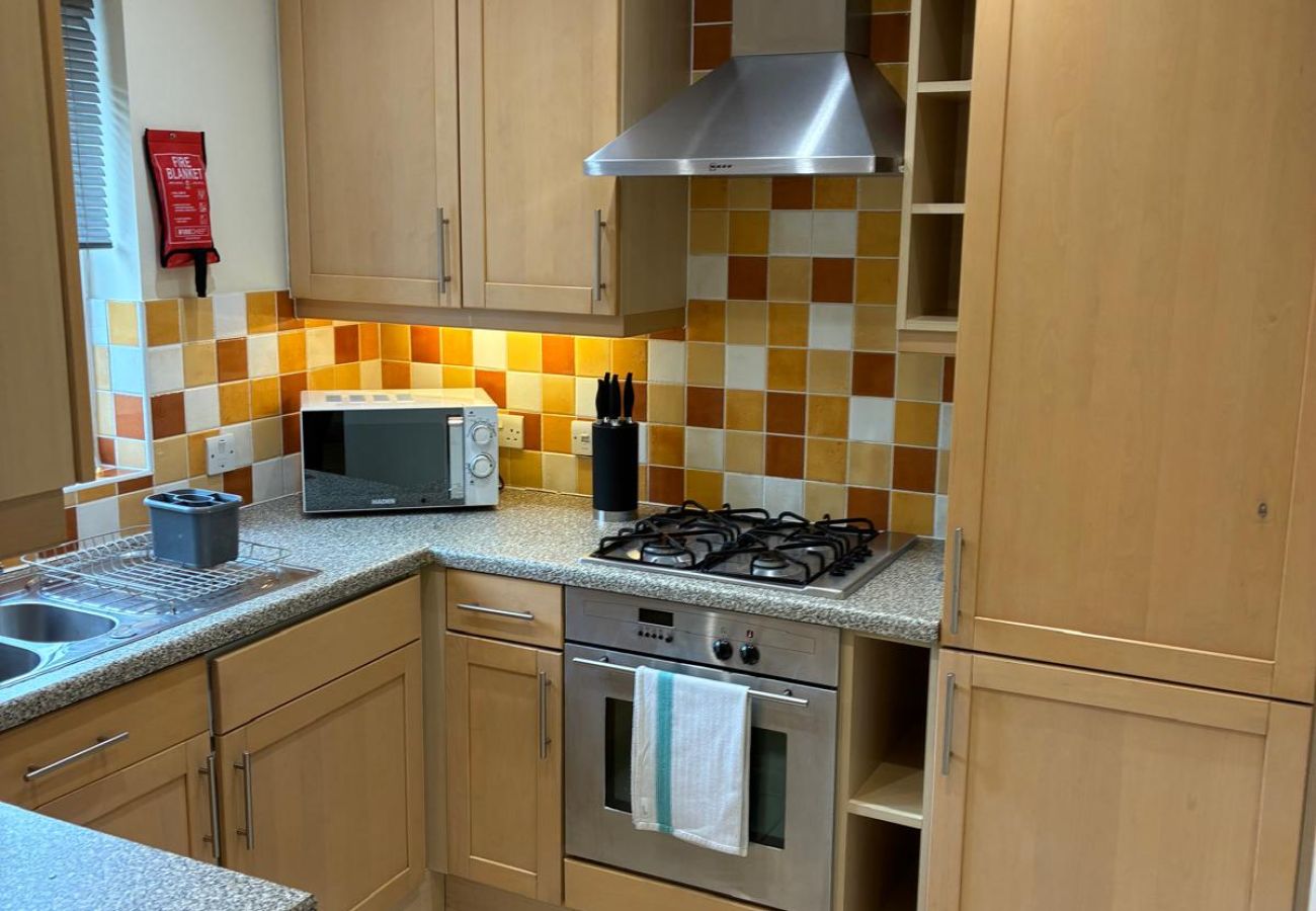 Apartment in Ascot - Spacious 2 Bedroom Apartment | Ascot