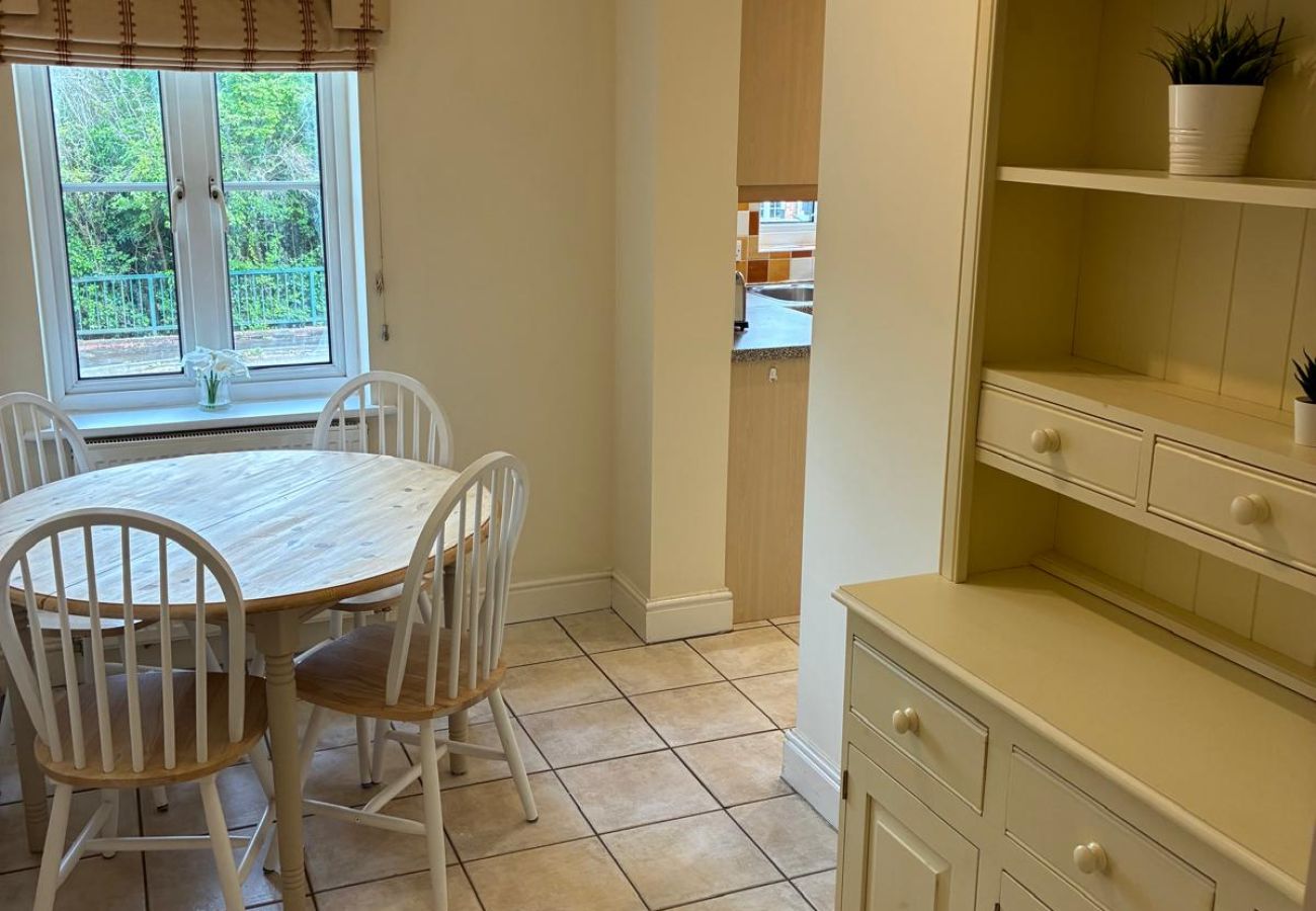 Apartment in Ascot - Spacious 2 Bedroom Apartment | Ascot