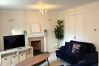House in Chichester - 5-Bed Home Chichester | Parking, Ensuite & Garden