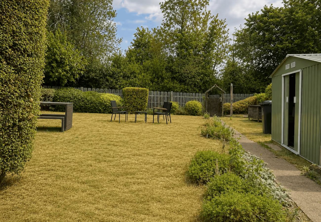 House in Sunningdale - Sunningdale 3 Bed Home w/ Garden & Sunroom