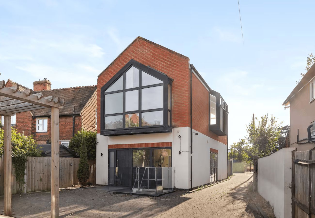 House in Ascot - Luxury House Located Near Ascot Racecourse
