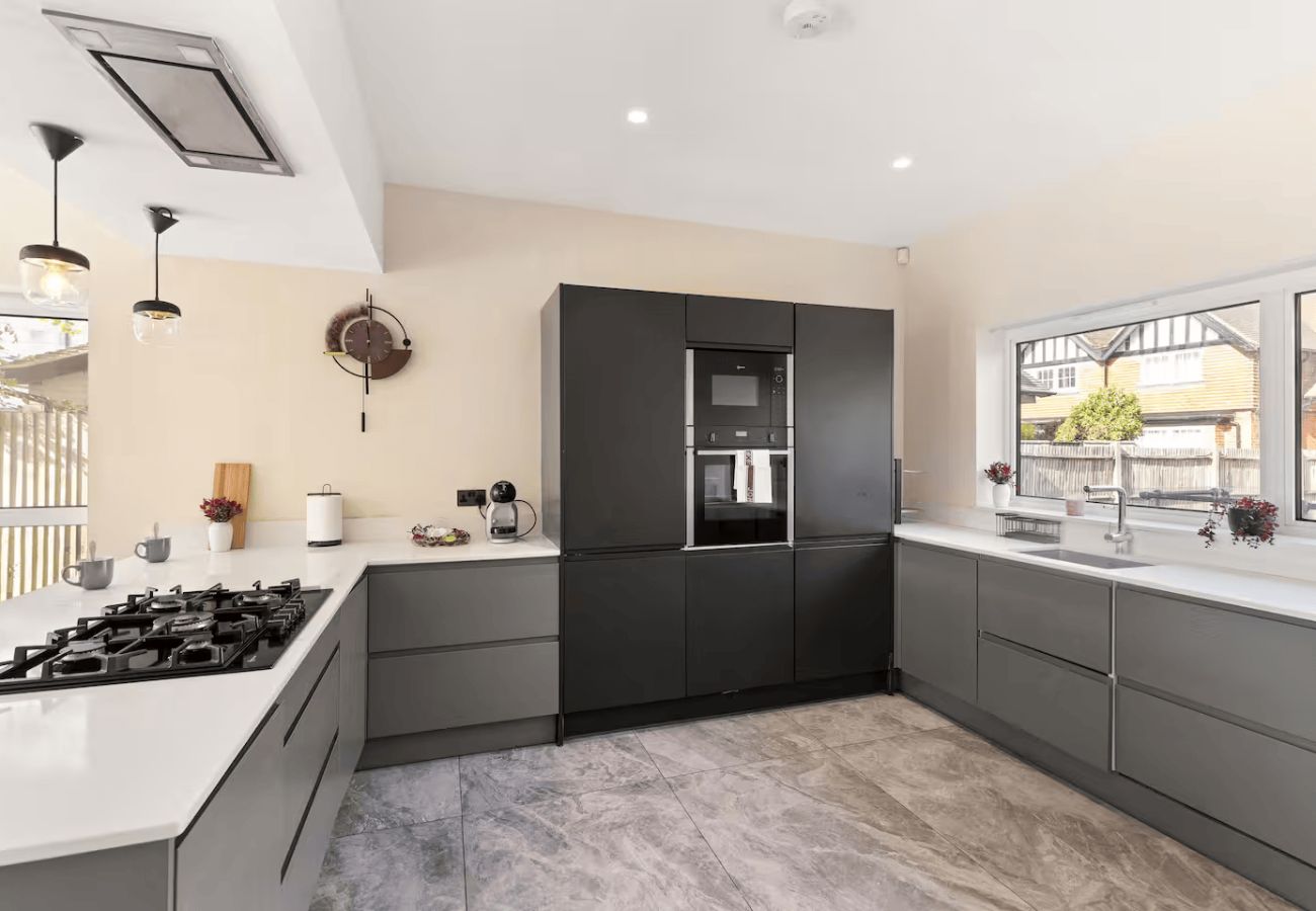 House in Ascot - Luxury House Located Near Ascot Racecourse