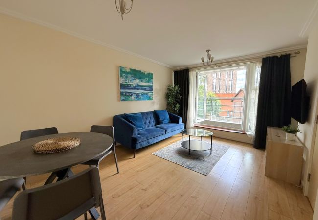 Apartment in Woking - 2-Bedroom Apartment in Central Woking