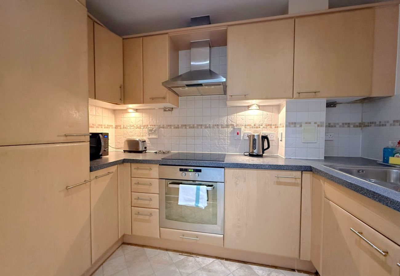 Apartment in Woking - 2-Bedroom Apartment in Central Woking
