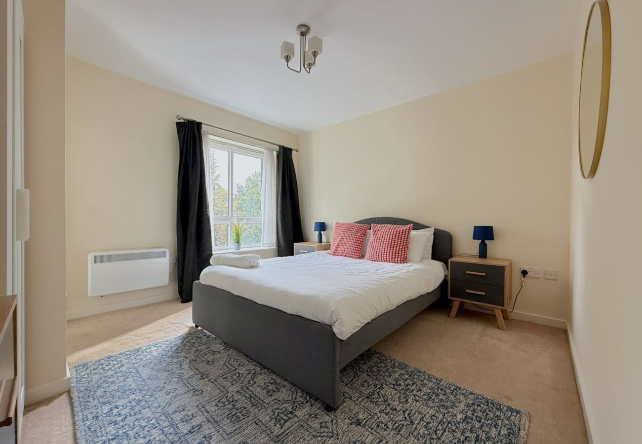 Apartment in Woking - 2-Bedroom Apartment in Central Woking