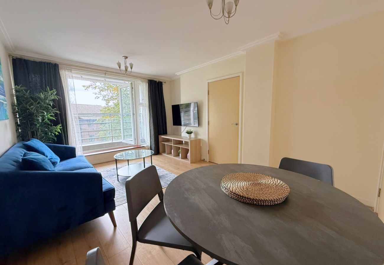Apartment in Woking - 2-Bedroom Apartment in Central Woking