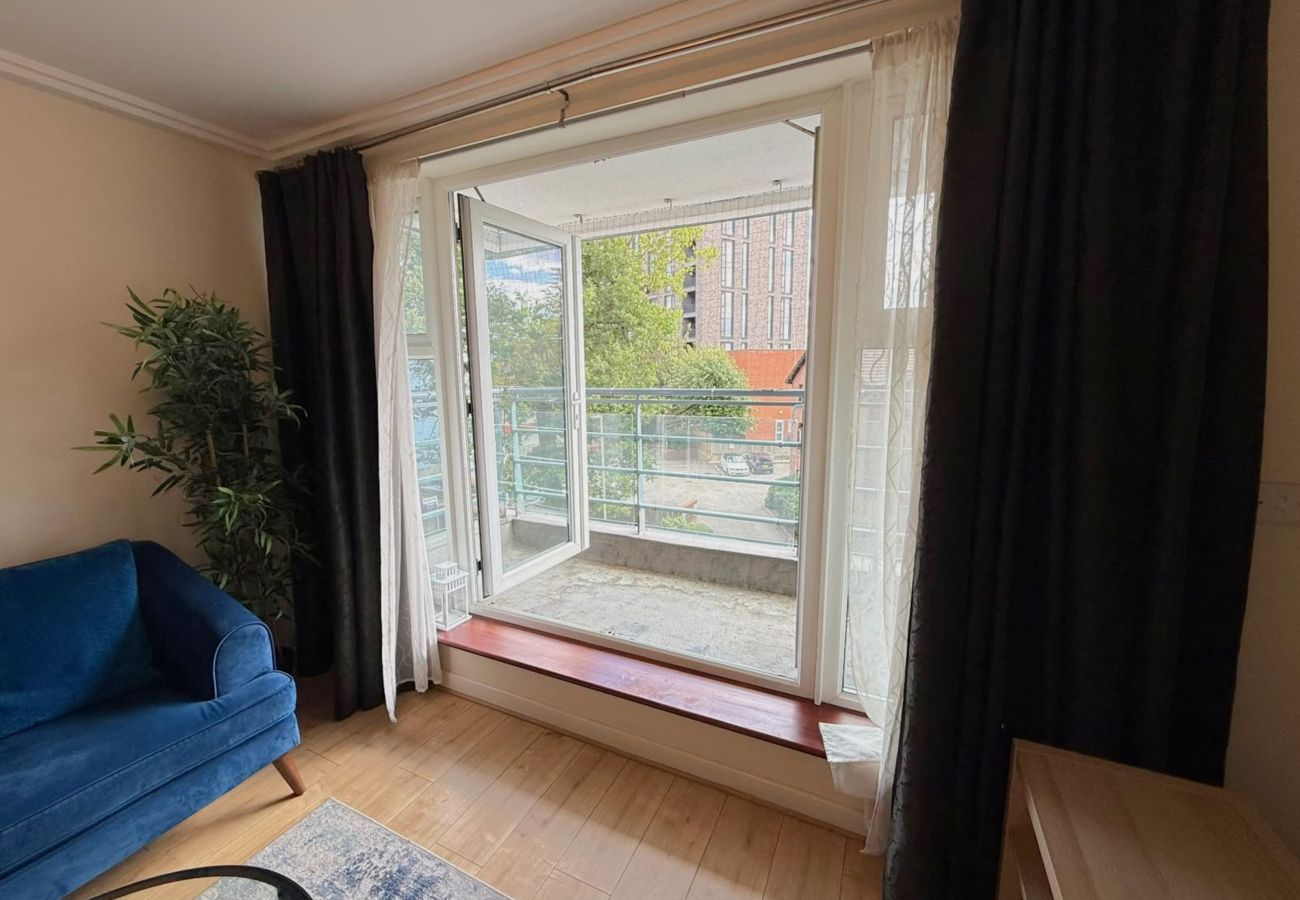 Apartment in Woking - 2-Bedroom Apartment in Central Woking
