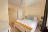 Apartment in Woking - 2-Bedroom Apartment in Central Woking