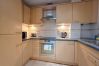 Apartment in Woking - 2-Bedroom Apartment in Central Woking