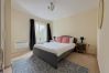 Apartment in Woking - 2-Bedroom Apartment in Central Woking